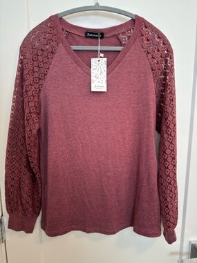 NWT V-Neck Lace Raglan Sweatshirt — Mauve- Size Small